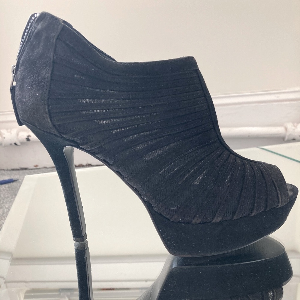 Nine West Felicita peep-toe bootie black suede size 7.5